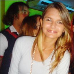 -Quem quiser vencer na vida deve fazer como os seus sábios: mesmo com a alma partida, ter um sorriso nos lábios....
