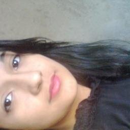 sou inteligente,legal,ciumenta,amiga e verdadeira quem discordar que se foda ! (: