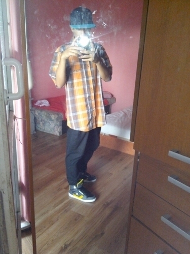 friends: dorien
broeders: jurven, jonna,
rappers:keizer, riff raff , kleine viezerik , rasskulz , hydroboyz #gooise G's #$wag