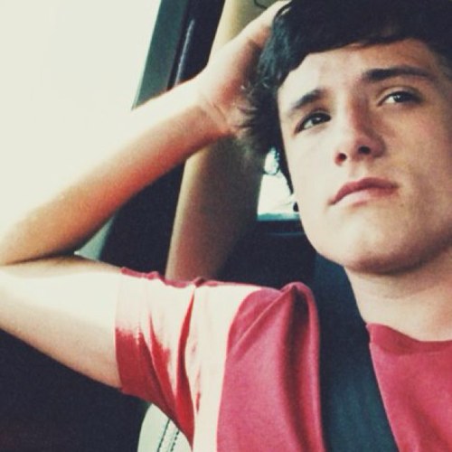Hiii friends. Just sharing my inappropriate daily thoughts about josh hutcherson.