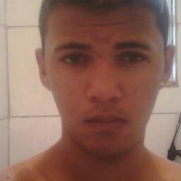 amo futebol,gosto de sair com os amigos e conhecer muitas pessoas novas,e soou mtpensativo e sabio