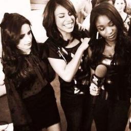 follow these people please: @dinahisbeyonce @bombdiggidi @huhregui @blissjauregui they follow back!
