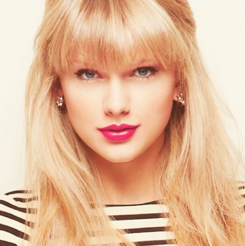 Mention if you want a followback. For any buisness-swift13lyrics@yahoo.com :)