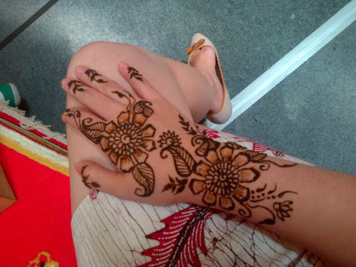 VeraArindita's profile picture. My reality is just different than yours