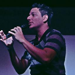 Actor, cantante, músico y humorista... http://t.co/ASUVChvvAt