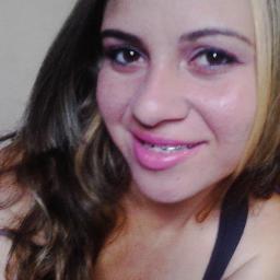 tenho 16 anos.. gosto de rir sou feliz