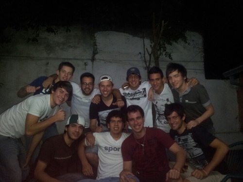 MAS QUE UN EQUIPO UN GRUPO DE AMIGOS..                         Sin el futbol la vida seria un error