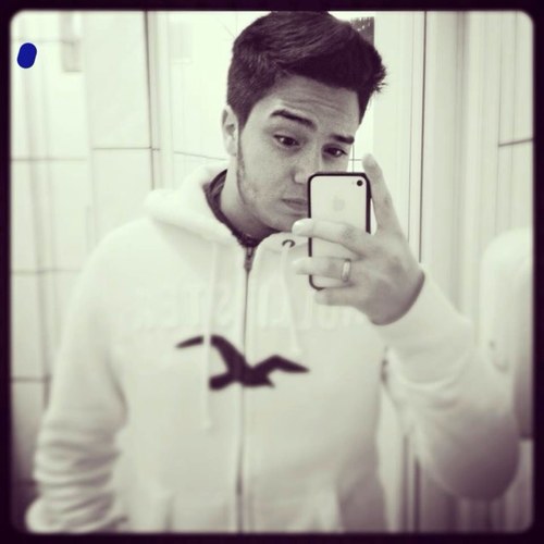 @AnaCaarolinaa_ ♥ 
DSTV
