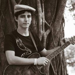 Emprendedor, Musico, Seguidor de Jesucristo.