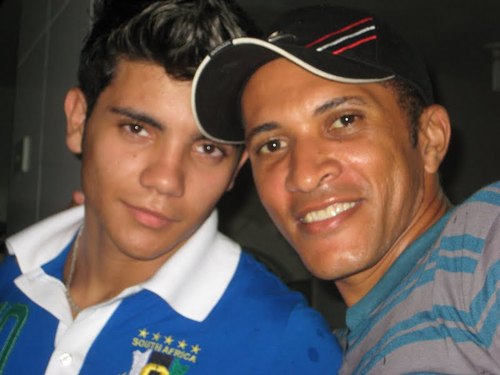 Deus é tudo na minha vida e ele faz presente com maior intensidade nos amigos do dia a dia. Verdadeiros amigos são Anjos que Deus nos envia para proteger .