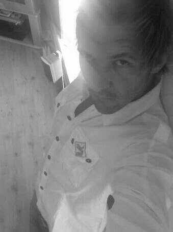 Daddy to two crazy beautiful babies and Husband to the best woman i know x misunderstood x just coz i talk ti ya dnt sh*t yourself thinkin i want summat