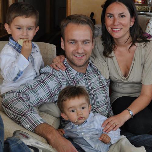 Esposo enamorado, padre de 3 hijos, amante del mar ... en fin... un chileno que quiere un país mejor...
