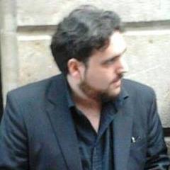 Guionista de còmics i poeta barceloní, llicenciat en Filosofia, i professor de català i castellà per a estrangers.