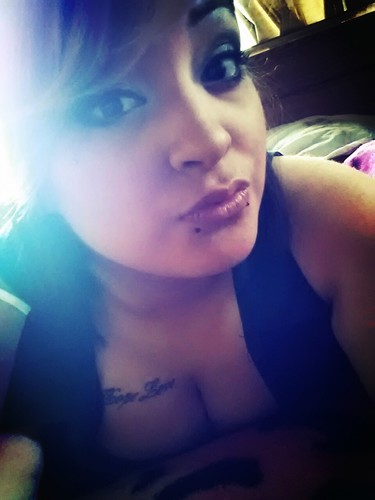 •EsmeeRamos •19Yrs Young •Single♥ •Mommy Of 2Lil Blessings nd Loving Them To Death Is Wat I Do Best ^_^