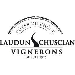 À 15 km de Châteauneuf du Pape, Laudun Chusclan Vignerons s’inscrit dans les terroirs de Laudun et Chusclan, appartenant à l’AOC Côtes du Rhône Villages.