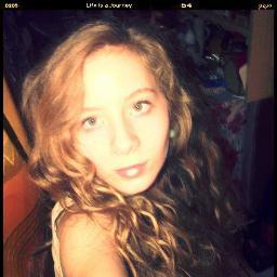 hi!I'm 14 (soon). I'm a french #directioner and a #swiftie. Enjoy your life but don't ruin it ♥