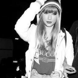 I see sparks fly..whenever you smile.. :3hello everyone, I'm a Directioner and Swftie...: 3 and I love my idols ..they make me feel alive.. :'3