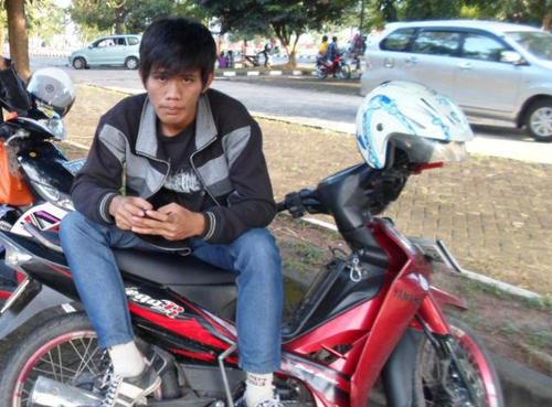 bryan_viss's profile picture. HiDuP InI pEnUh DeNGan TEkA-TekI.मुझे देखोऔर अपने आप को लग रहा है प्यार और प्यार क