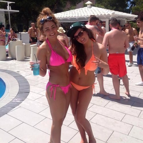 joanneee7's profile picture. Nothing thats worth knowing can be taught.