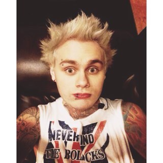since i gave u a free follow, follow @cliffordkisses for another follow yay