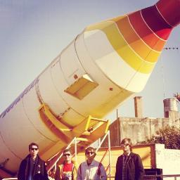 Deli es una banda de indie rock formada a mediado del año 2003. Integrantes: David Diaz-Voz, Jonatan Lee-Guitarra, Benjamin Marcianesi-bajo,Agus Petraglia bata