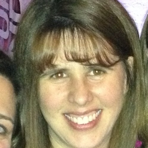 8th grade ELA teacher, 
avid young adult reader, 
mother of 3. 
Ohio