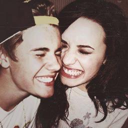 Hi everyone.. I am a belieber and a mahomie.. @justinbieber and @austin mahone are my idols Austin Mahone follows me!!!