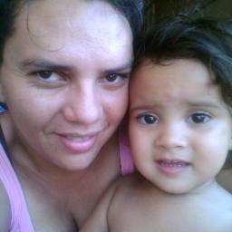 Amo a Deu e sou apaixonada pela  pela minha filha. Tento  viver a vida conforme suas adversidades.