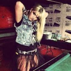 We're fans of @rydelR5. She's our idol.And we're big fans of @officialR5 .Follow our real accs @R5erLaura & @finjatara  #R5Family! R5 follows 28/12/2013