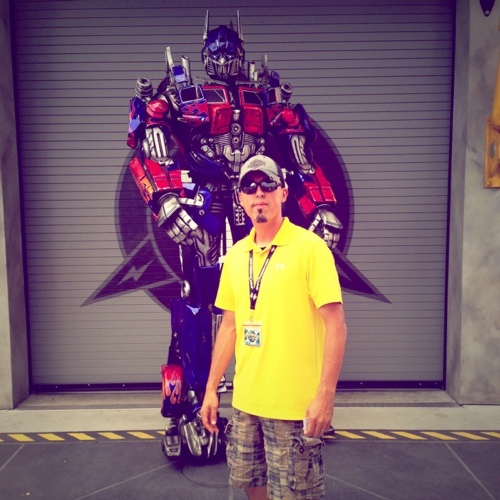 Big fan of Apple products, love watching football. Geaux LSU!! WHO DAT!! I met the Transformers once.