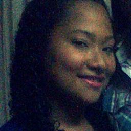 =) una nena muy amigable divertida y coqueta jijiij...!!! y enamorada  ♥_♥