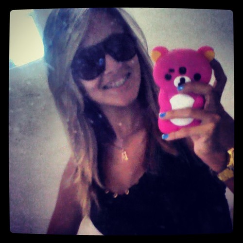 Sou ciumenta, romântica, chorona, mandona, orgulhosa, irônica, sonhadora, exagerada, dramática. Gostou? Follow-me. *o*