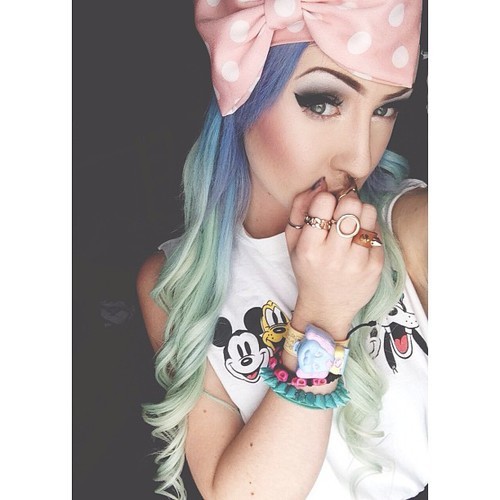 ||Quiet, loves surfing, draws, and works at a tattoo shop. Very quirky and fun-loving; adored, worshipped, and admired by much of SC. :)