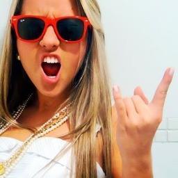 loira bailarina festeira apaixonada curto um pagodinho diferente amo o @vinisorriso meu futuro prometido. e adoro o @ronyluciotnm amo vcs meus tds.