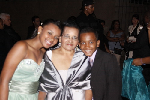 sou uma pessoa feliz,legal,amo curti...:)