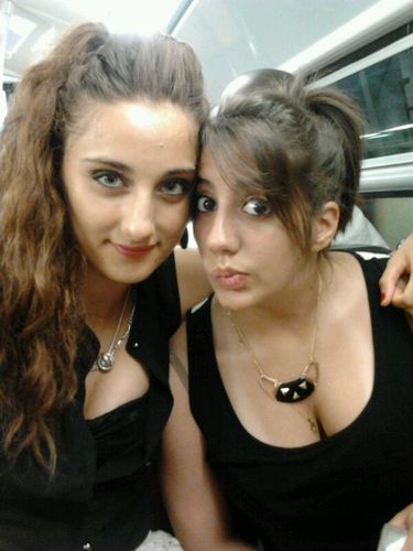 Fume pas. Bois pas. Mange pas de gras. A 19 de moyenne en S. Joue parfaitement du beat box. #TeamPiedsQuiSh