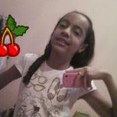 Não sou a garota mais certinha,nem descontrolada Não busco ser perfeita,mas sim ser eu mesma,meu brilho é único e com certeza indestrutível.Destinada a brilhar!