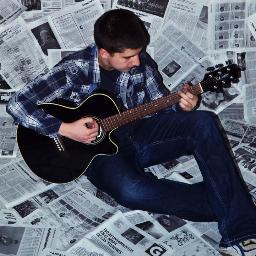 LuisSuall's profile picture. Estudiante de Ingeniería Informática y Matemáticas en la UGR. Guitarrista novato. Gamer sin tiempo.