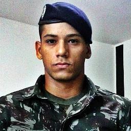Quem me vê, me vê sorrindo e vai ser sempre assim.     ;D