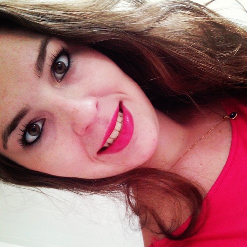 Sorria. Chore. Grite. Dance. Abrace. Brigue. Ame. Odeie. Viva a vida intensamente !