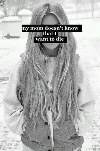 J'oubliais que la plus radieuse des filles ne pouvais pas être sombre a faire couler son sang du haut de ses poignets. J'oubliais... La mort ne choisit pas †