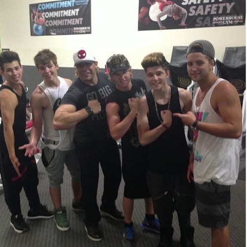 In love with 5 hilarious crazy people who have no idea i exist. ♡