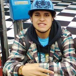 Eu sou rebelde, desbocado, revoltado e sem vergonha..♪   http://t.co/CnMZPSSb6c