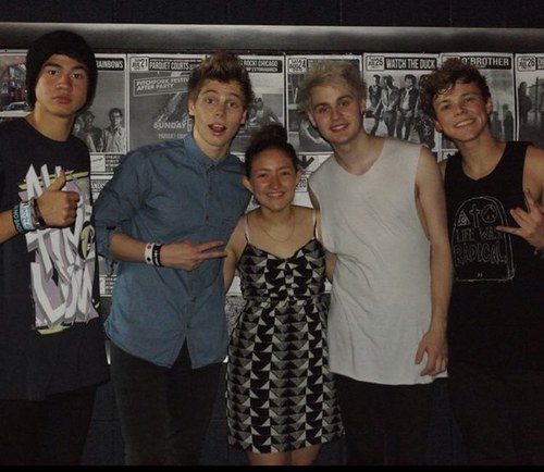 Waiting for a 5SOS follow, forever 0/4. Thank you for following:) Met them 7/15/13
Main acc- @gilkatzh