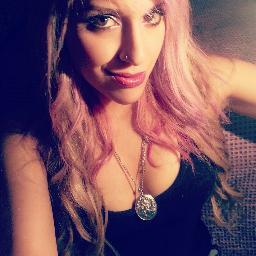 Cantora & compositora..