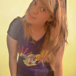 Hola!! Bueno pues mi cabello es rubio*ww* Soy BELIEBER 3 Never Say Never, Believe, Kidrauhl,Swag, akldjsjsd Continente?Obvio Canada :D