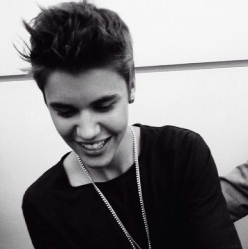 ~ Hot Lips-Dirty Hips- Nice Ass-High Class Sexy Smile-Bieber Style ~ #BelieveTour 11~21~12 / 7~28~13