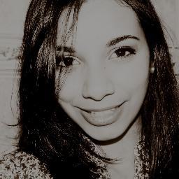 Tenho ciumes de tudo o que é meu. Dou risada e choro por qualquer coisa. Amo a Deus, família, e amigos. Sou Corinthiana de corpo, alma, e coração ♥ ∞