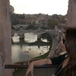 Lover of books, good music, travels, cinema and history.