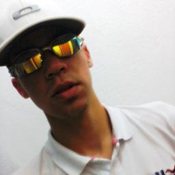 -    Moooreno , seu chato , Liindo , dlç & convencido hihi *-* tta liigado qe tte considero mtto né ? coontta cmg chatto *-*  @_BarbieneegA aQ ;)